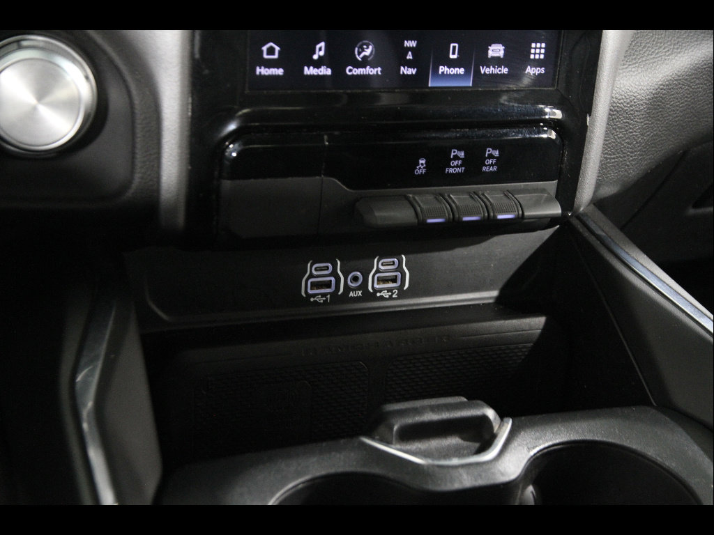 Used 2025 RAM 1500 Laramie AWD/4WD image 16