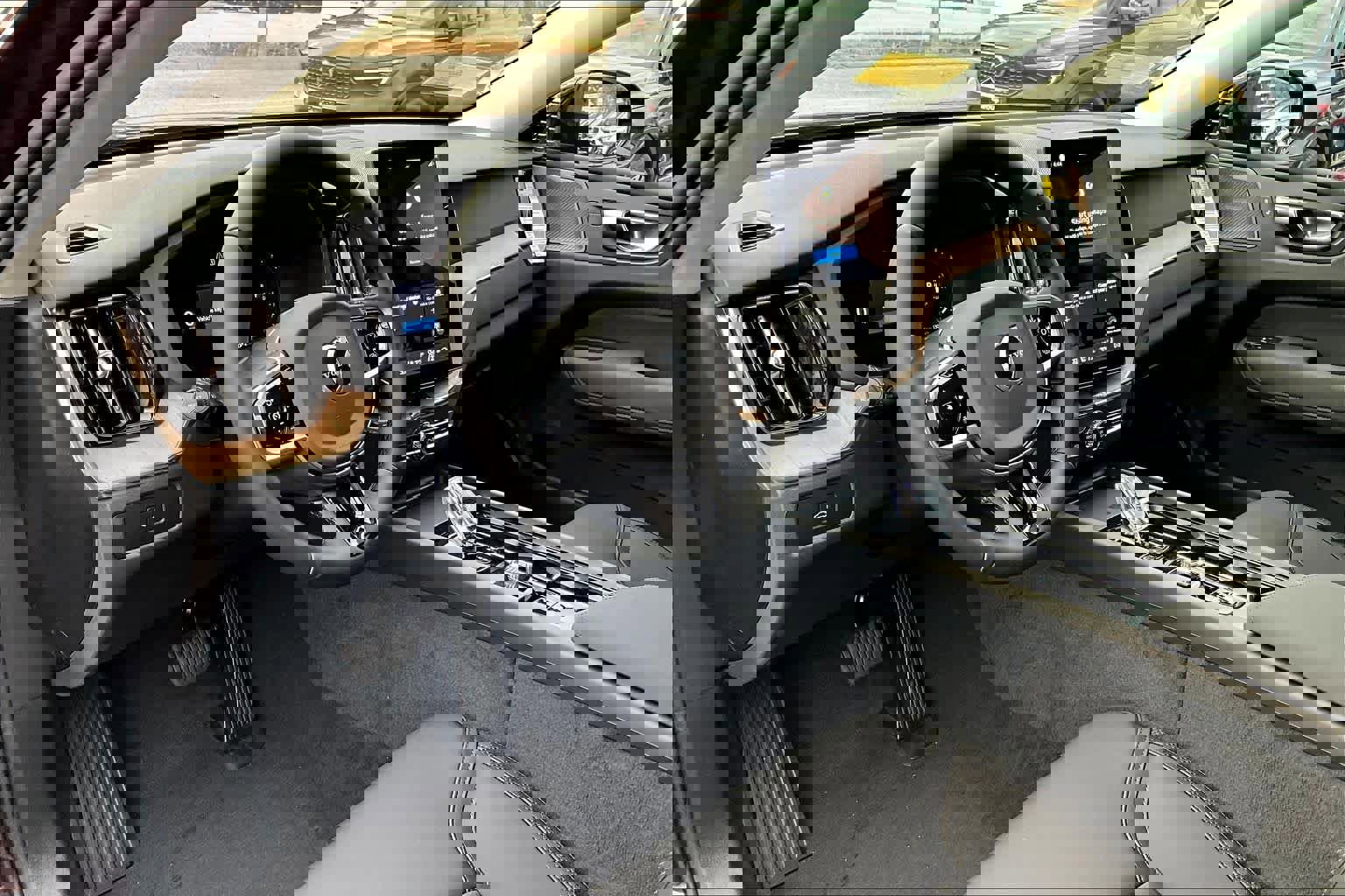 New 2026 Volvo XC60 B5 Plus w/ Protection Package Premier image 9