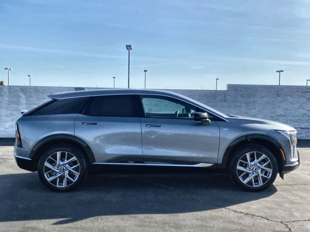 Used 2026 Cadillac Optiq Luxury 1 image 38