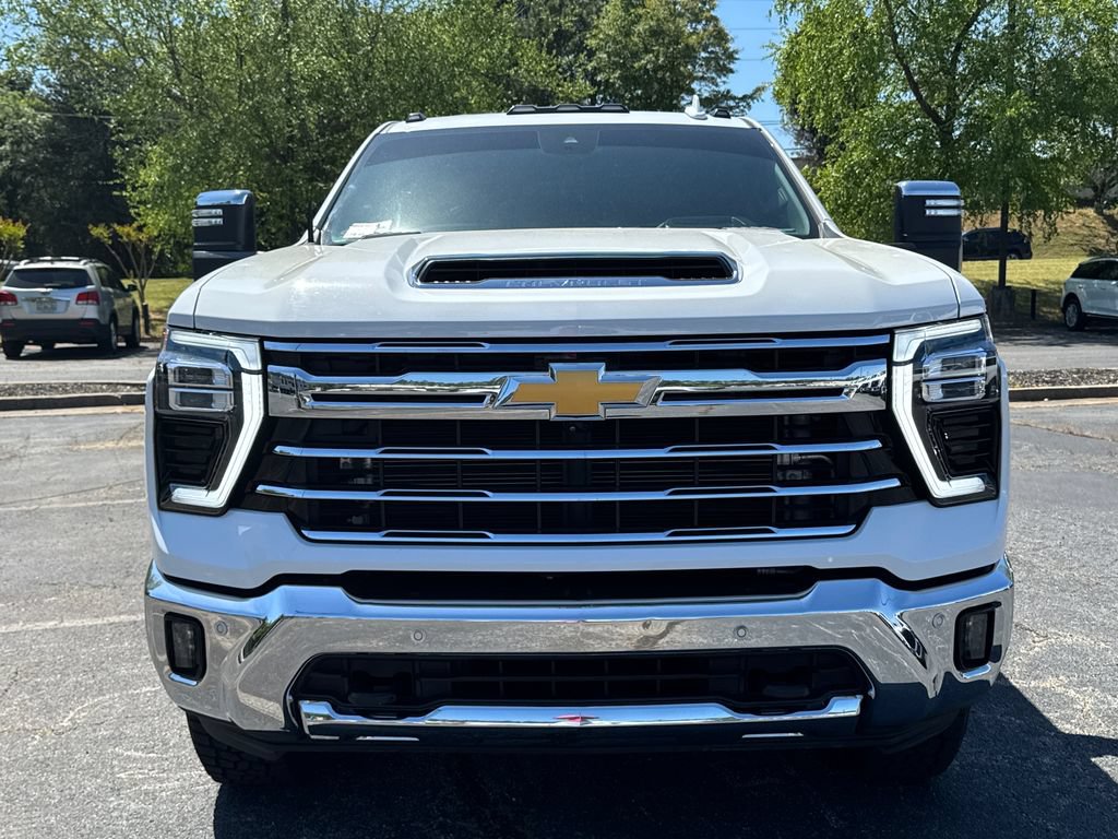 Used 2024 Chevrolet Silverado 2500 LTZ w/ LTZ Plus Package AWD/4WD image 3