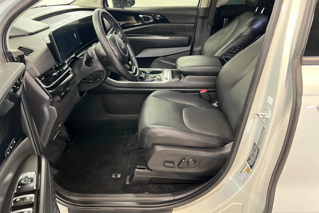 Used 2025 Kia Carnival SX Prestige FWD image 17