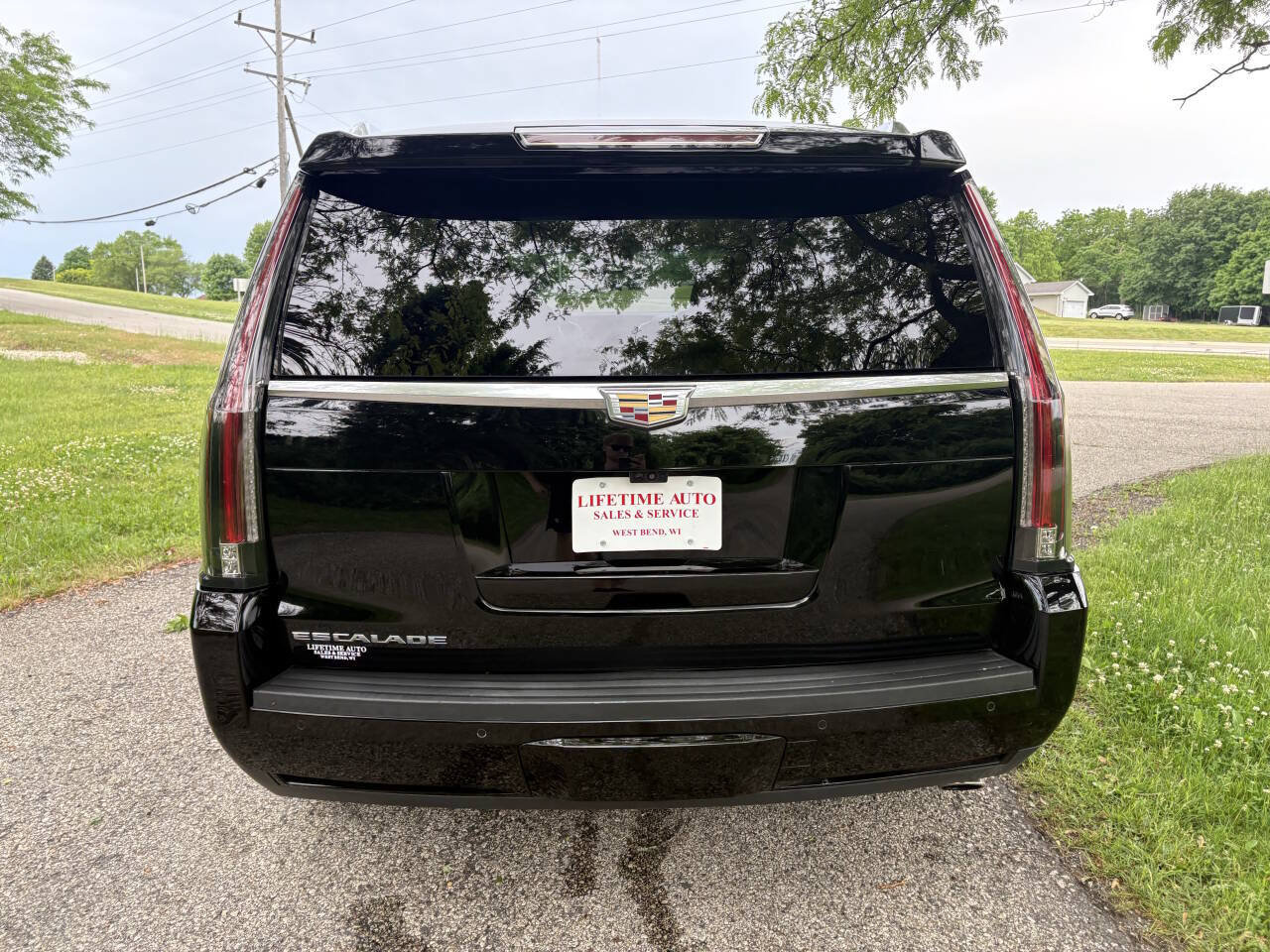 Used 2020 Cadillac Escalade Premium Luxury AWD/4WD image 4