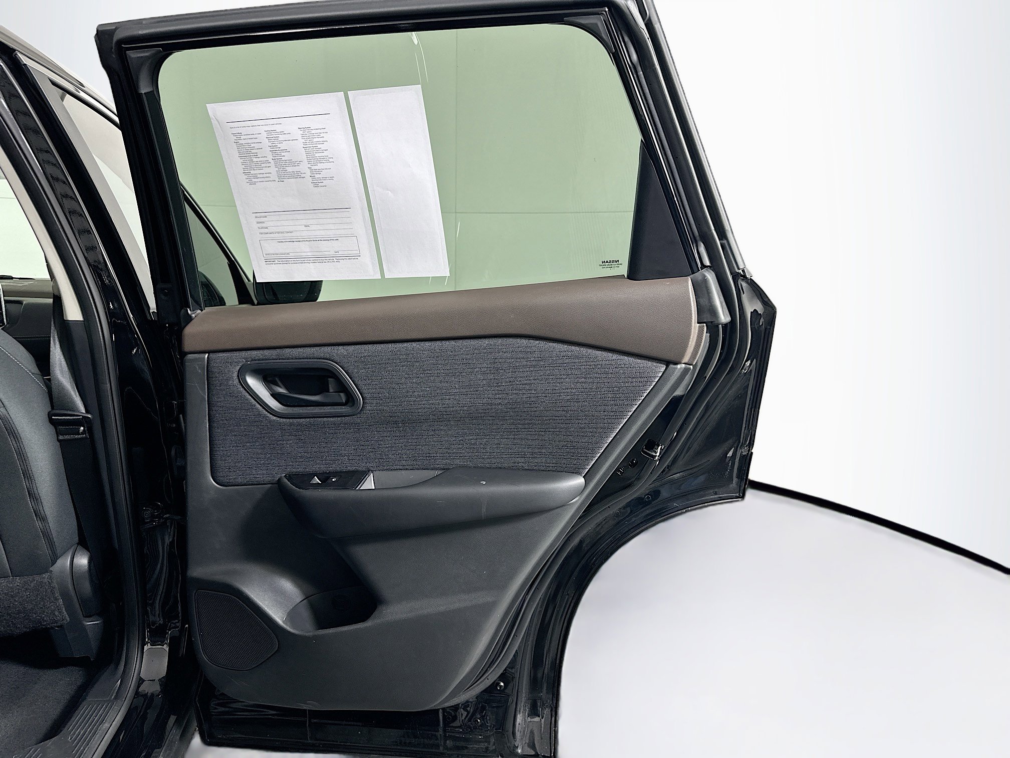 Used 2023 Nissan Rogue S image 30