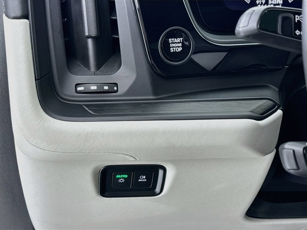 Certified 2025 Porsche Cayenne GTS AWD/4WD image 14