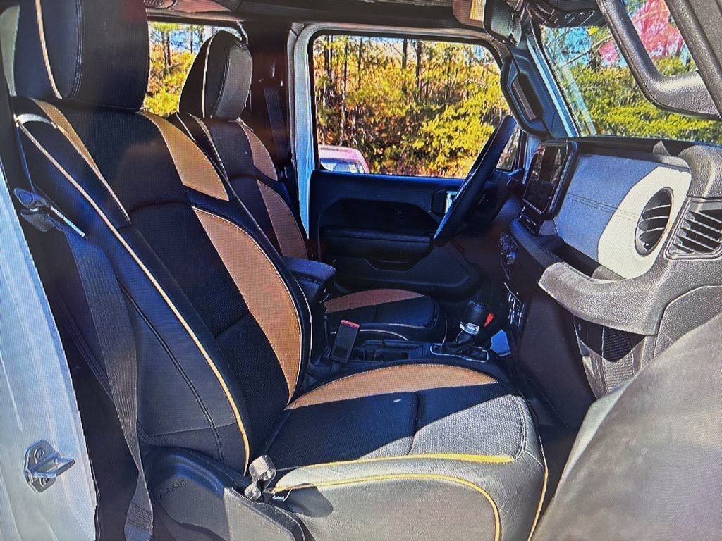 Used 2025 Jeep Gladiator Sport image 16