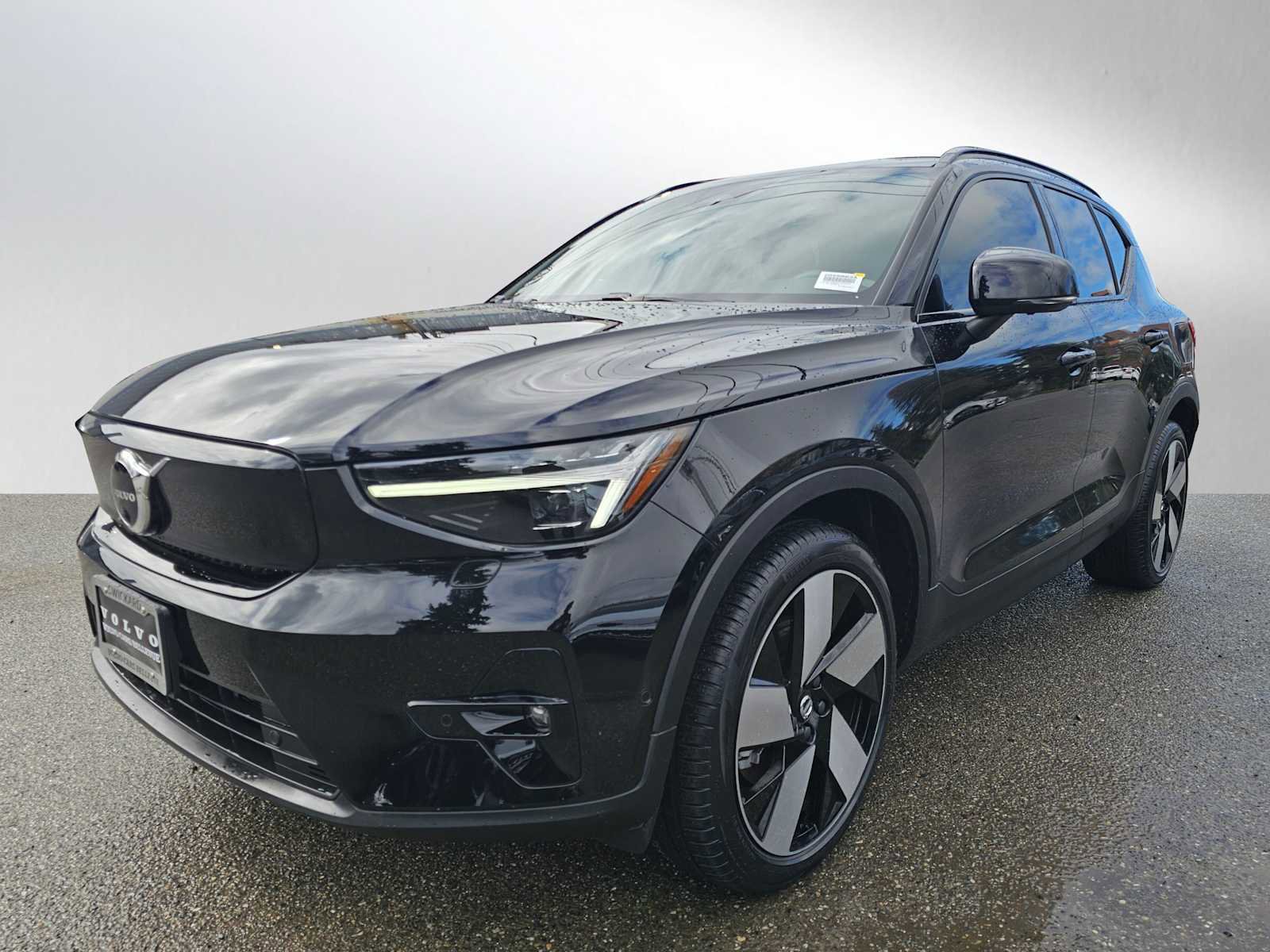Used 2023 Volvo XC40 Recharge Ultimate image 7