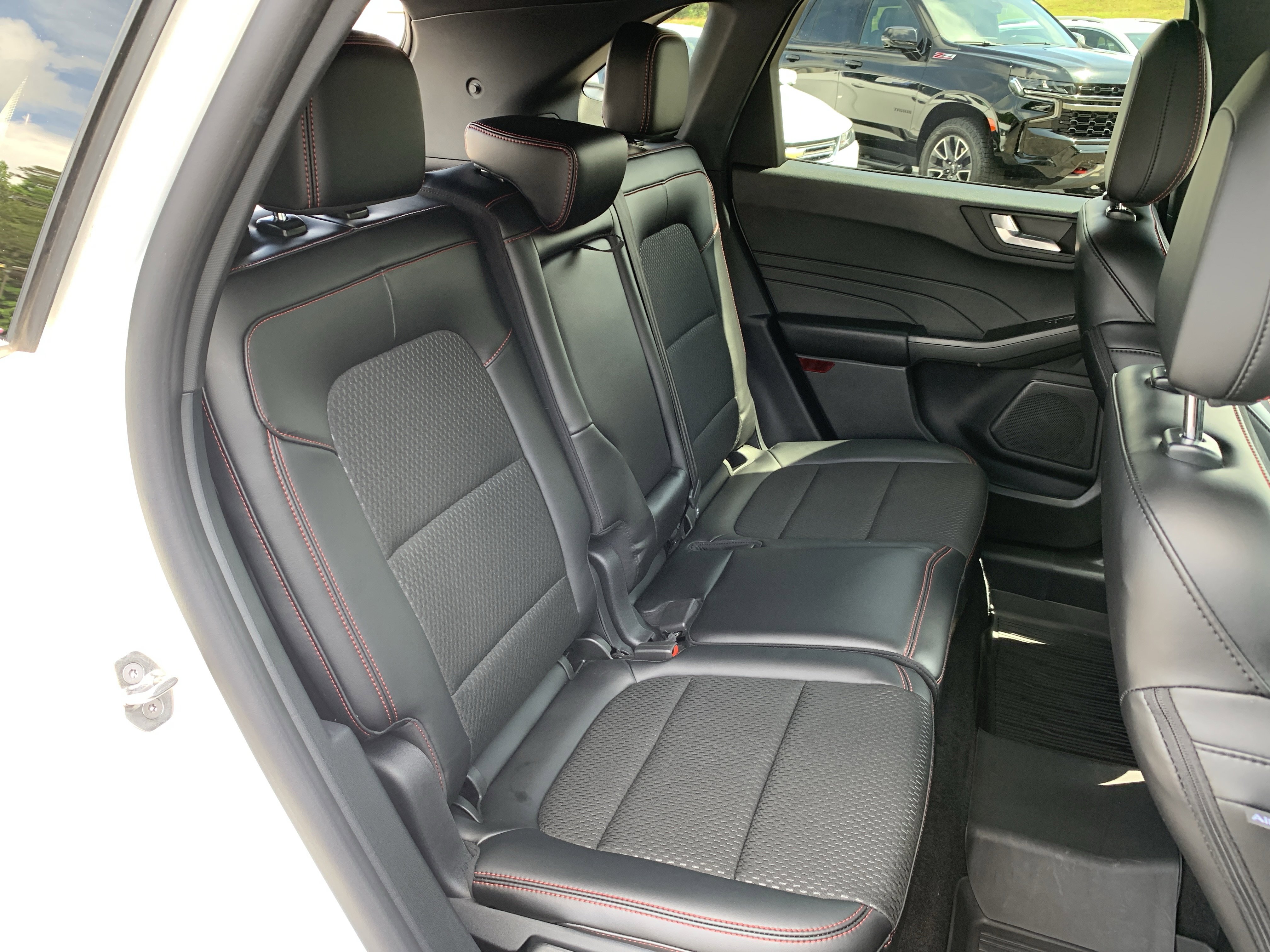 Used 2025 Ford Escape ST-Line Elite AWD/4WD image 39