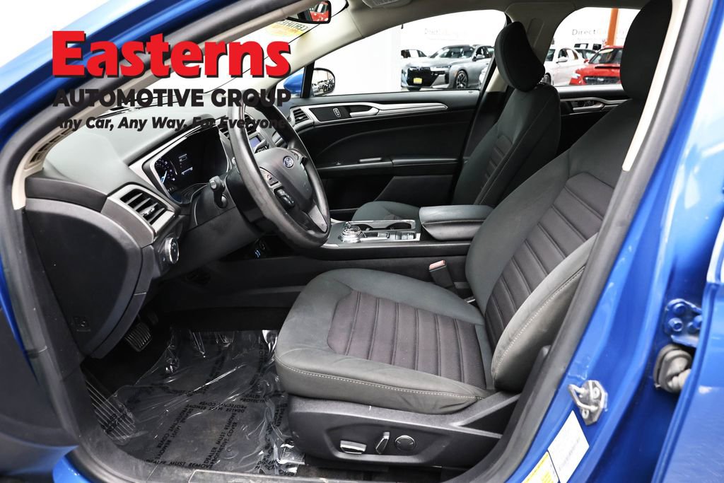 Used 2020 Ford Fusion SE FWD image 14
