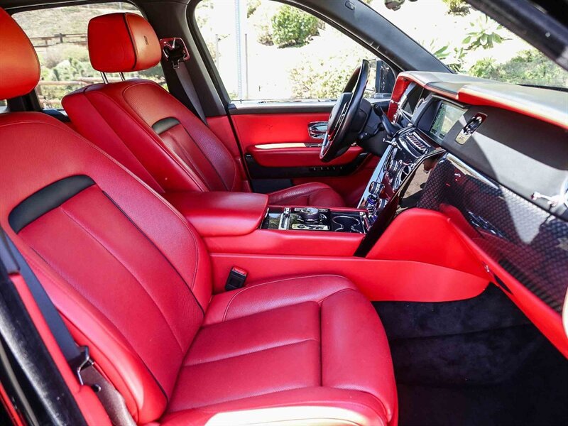 Used 2021 Rolls-Royce Cullinan Black Badge AWD/4WD image 45