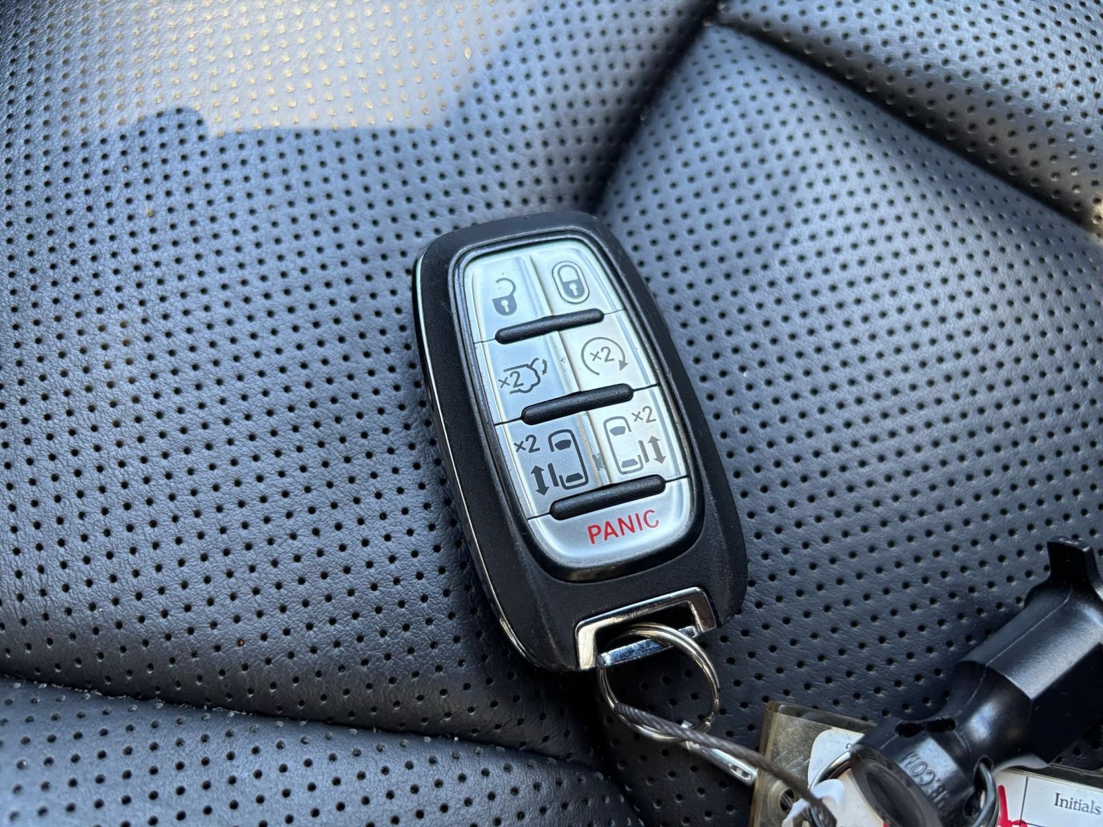 Used 2025 Chrysler Pacifica Limited FWD image 21