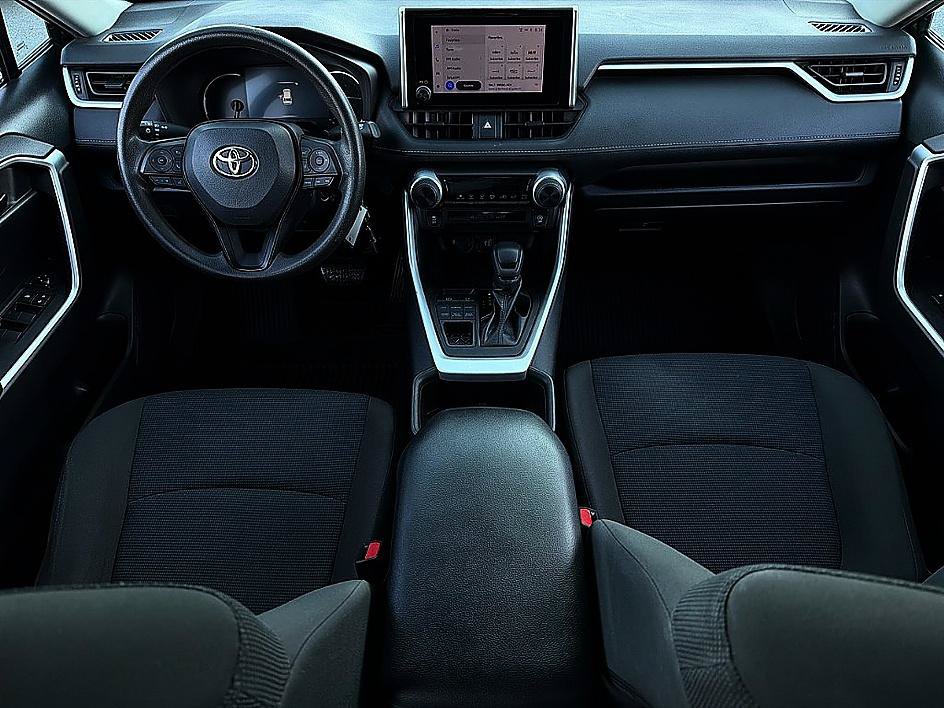 Used 2023 Toyota RAV4 LE AWD/4WD image 7