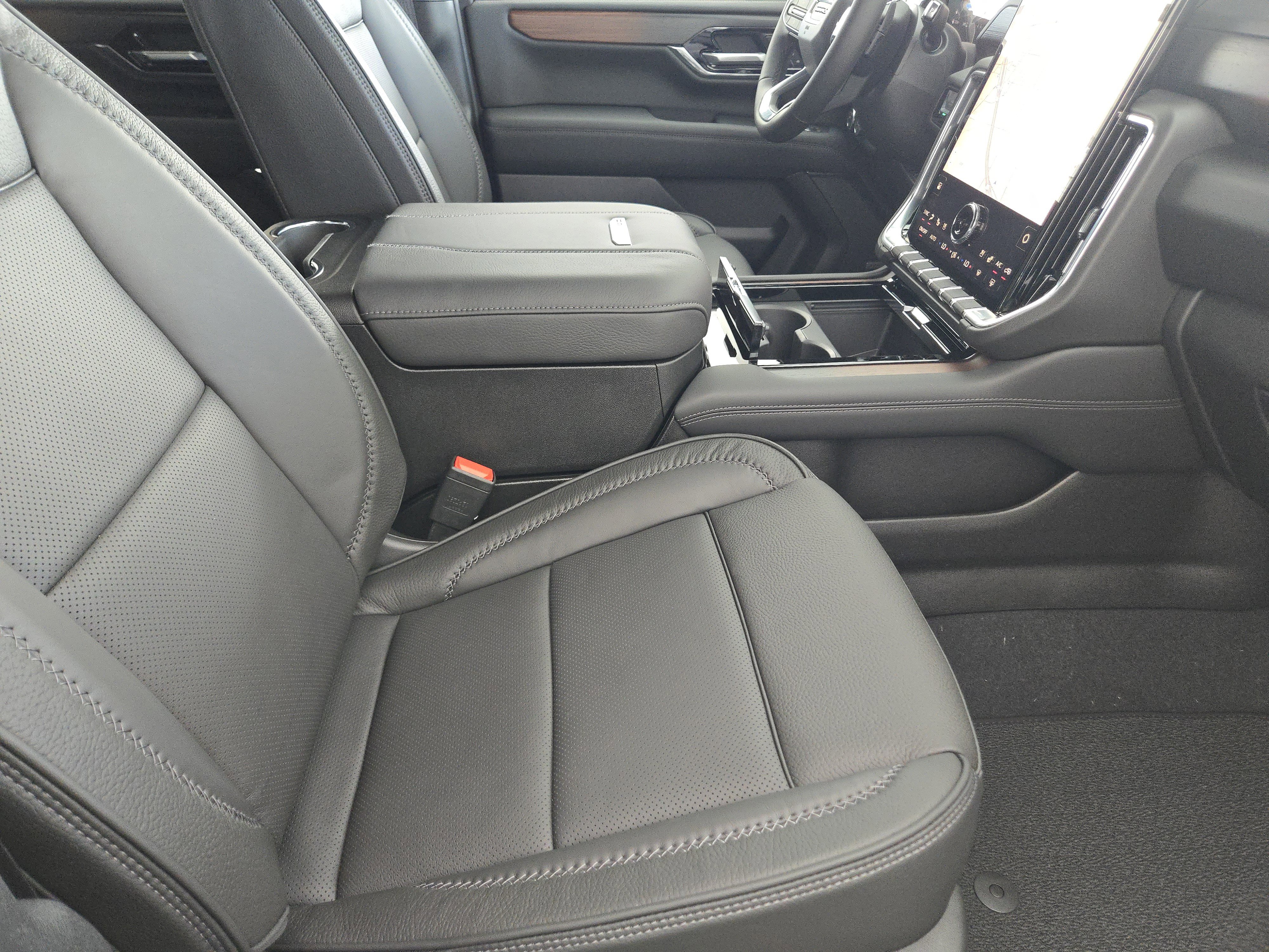 New 2026 GMC Yukon XL Denali w/ Denali Reserve Package image 11