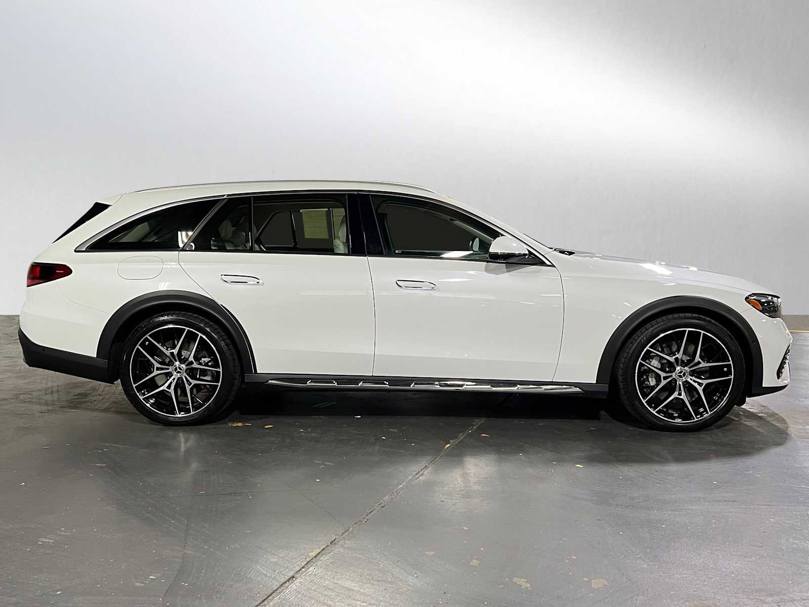Used 2024 Mercedes-Benz E 450 4MATIC All-Terrain Wagon image 2