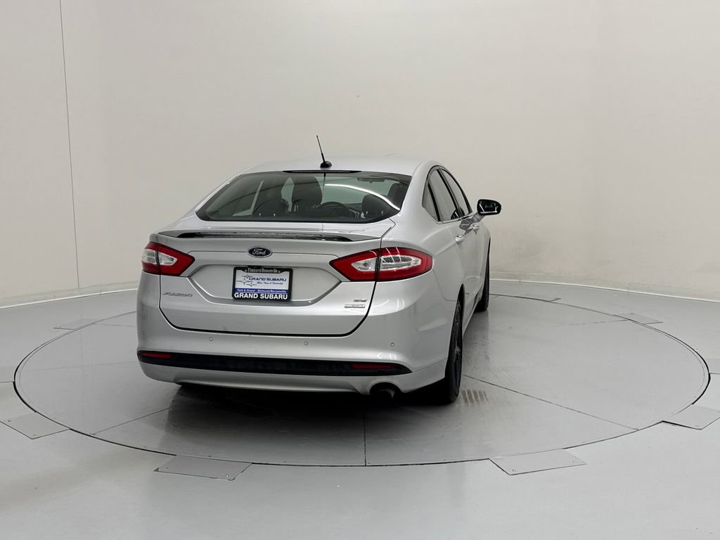 Used 2016 Ford Fusion SE FWD image 5