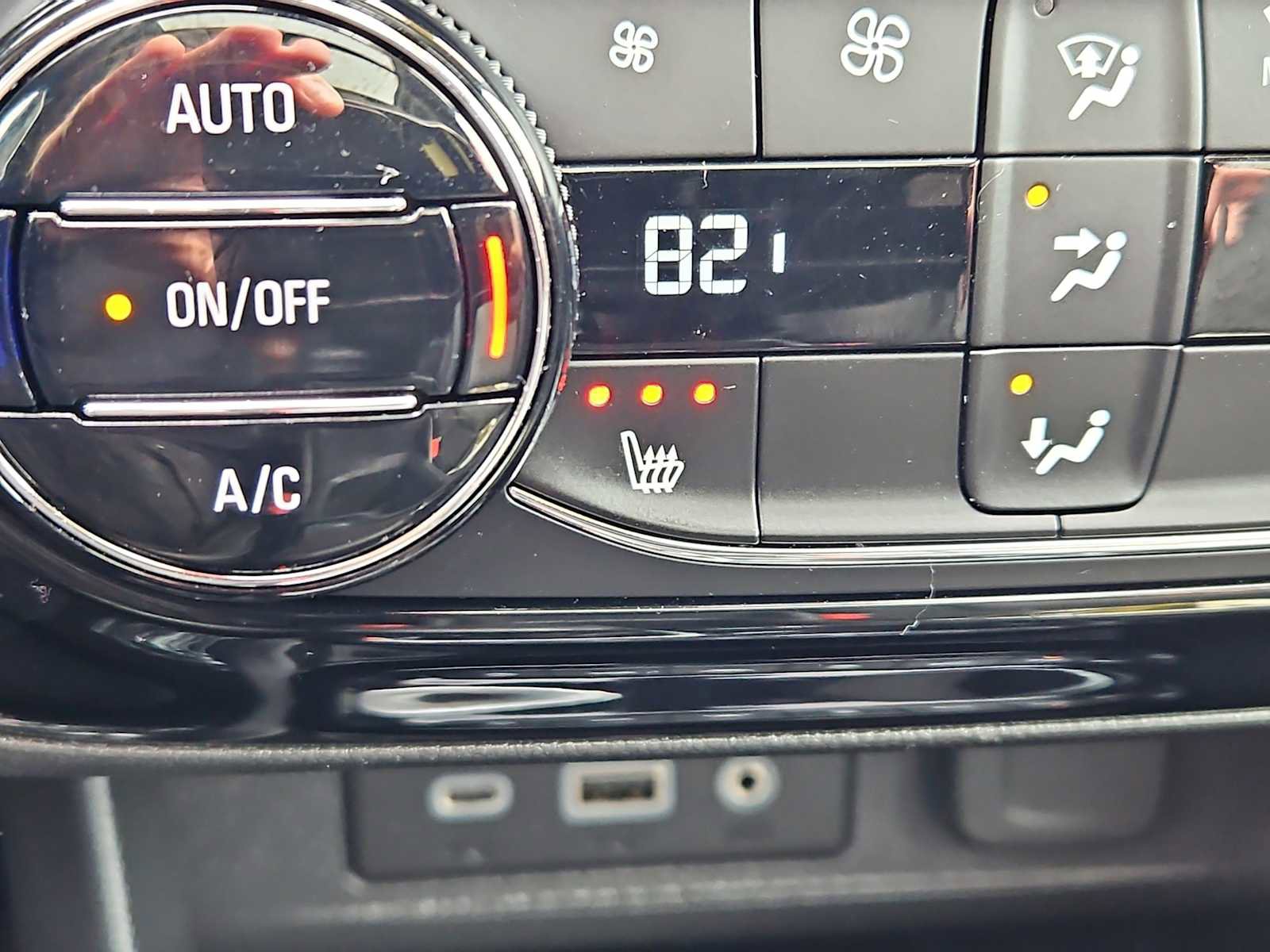 Used 2020 Buick Encore GX Essence w/ Experience Buick Package image 22