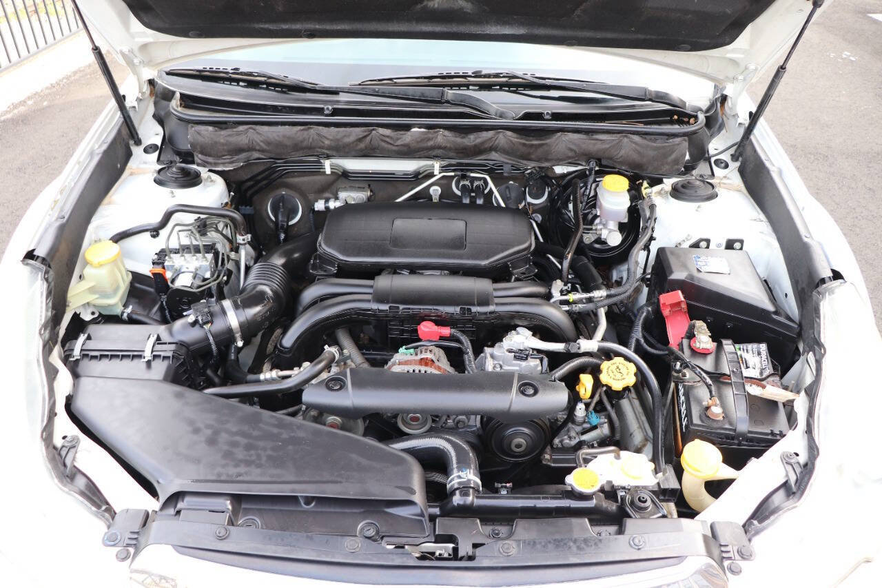 Used 2011 Subaru Outback 2.5i Premium AWD/4WD image 9