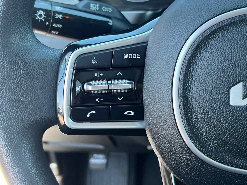Used 2022 Kia Sorento LX image 25