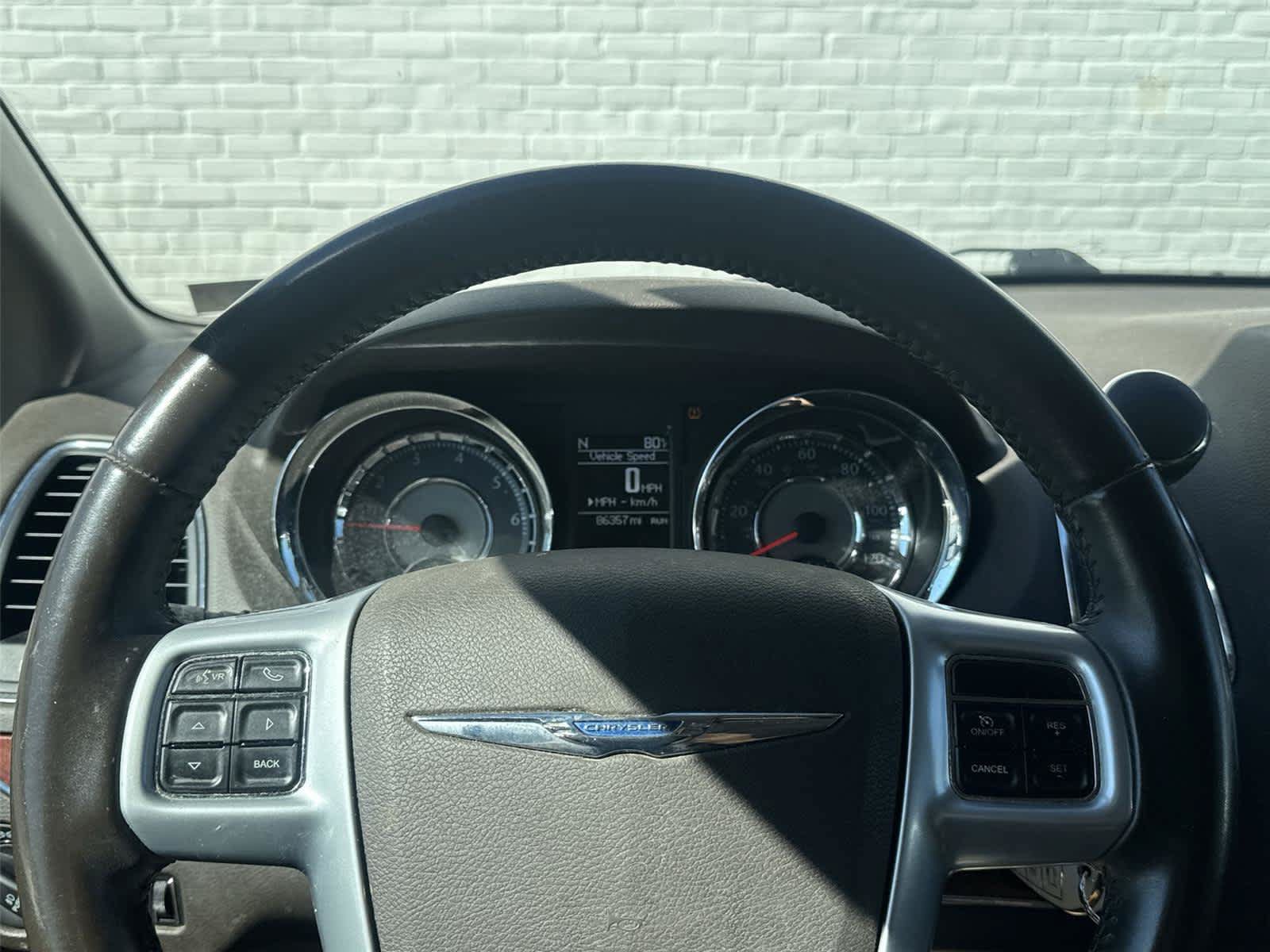 Used 2014 Chrysler Town & Country Touring FWD image 13