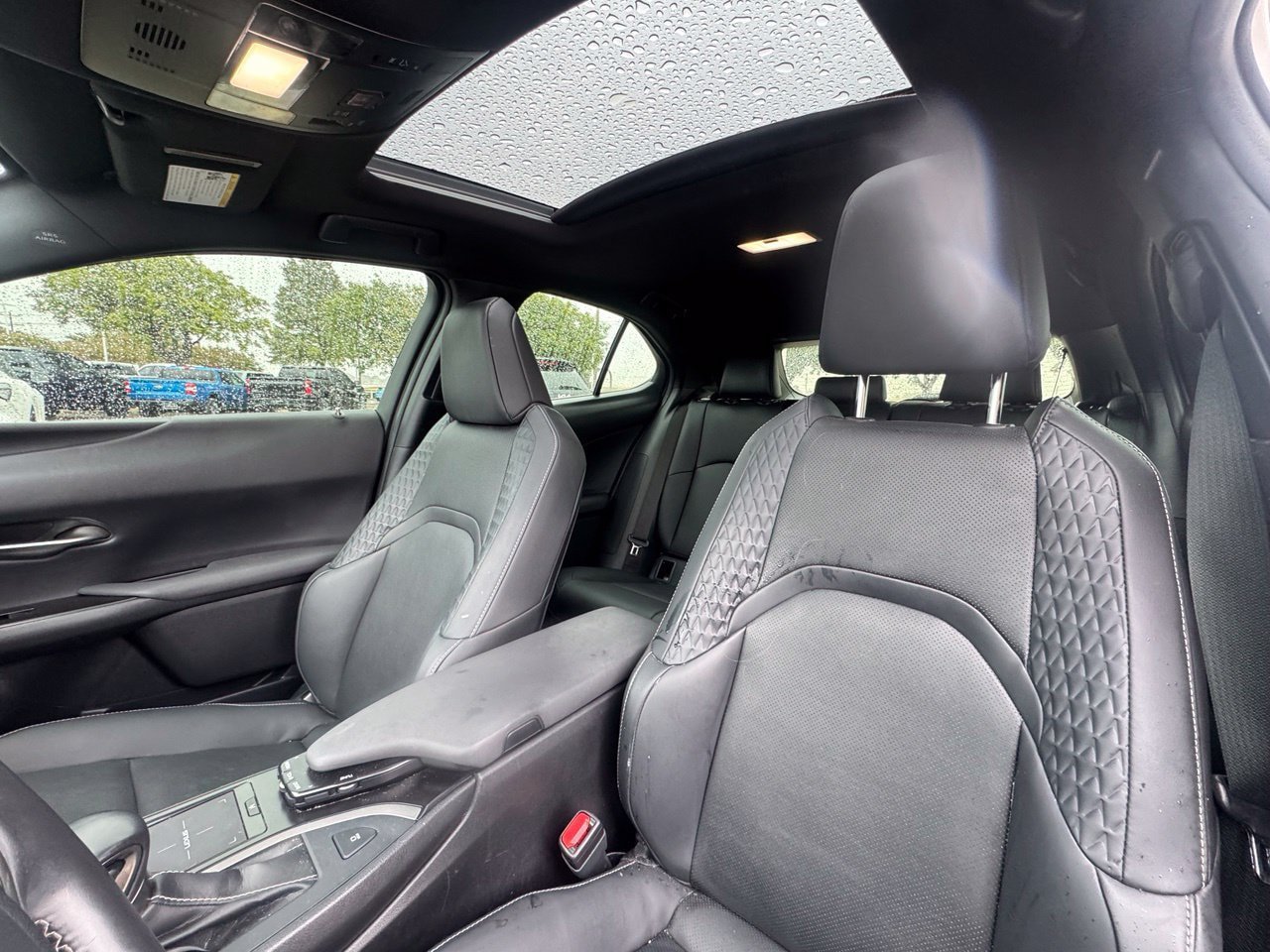 Used 2022 Lexus UX 200 w/ Premium Package FWD image 6