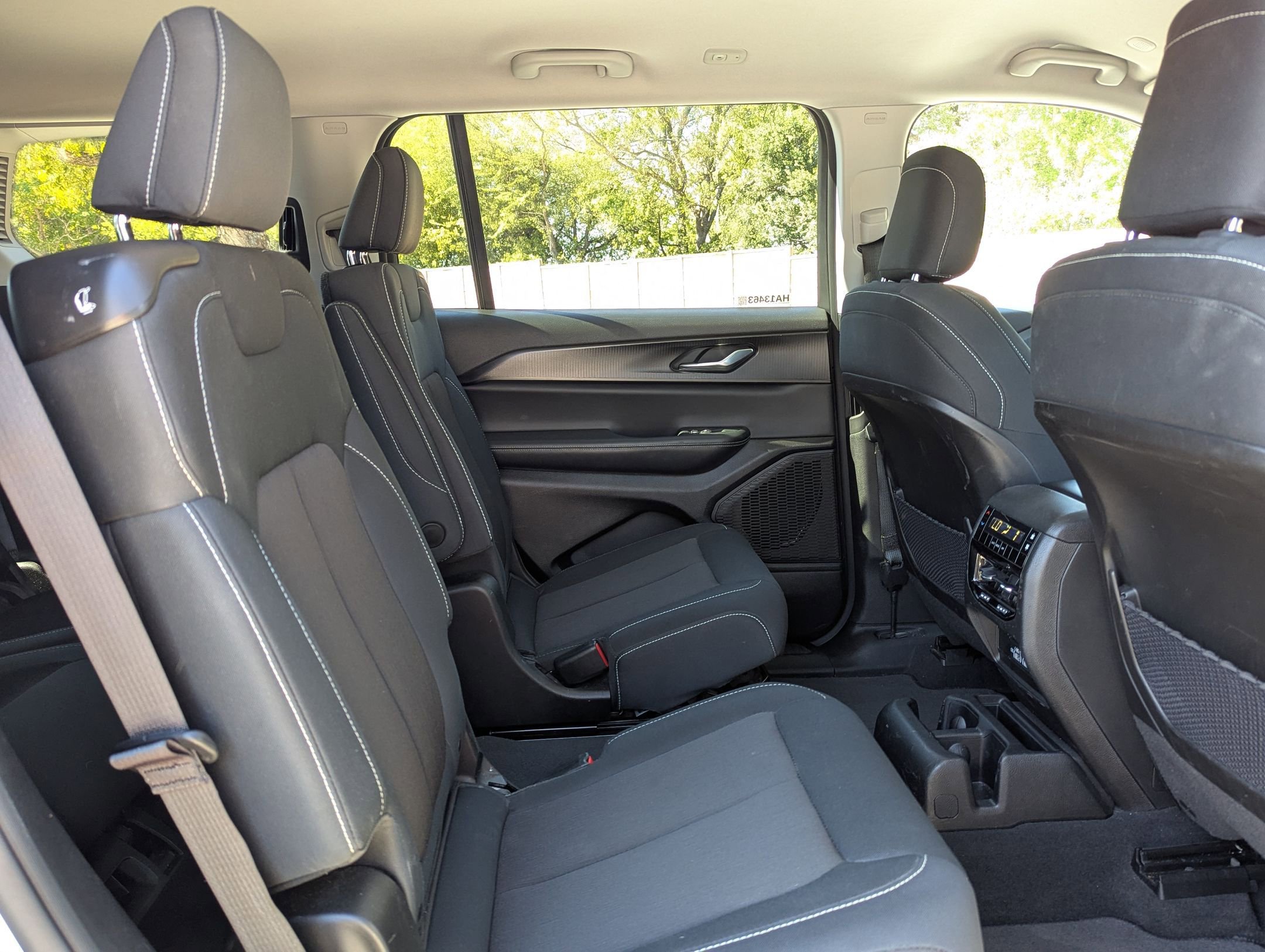 Used 2023 Jeep Grand Cherokee L Laredo image 25