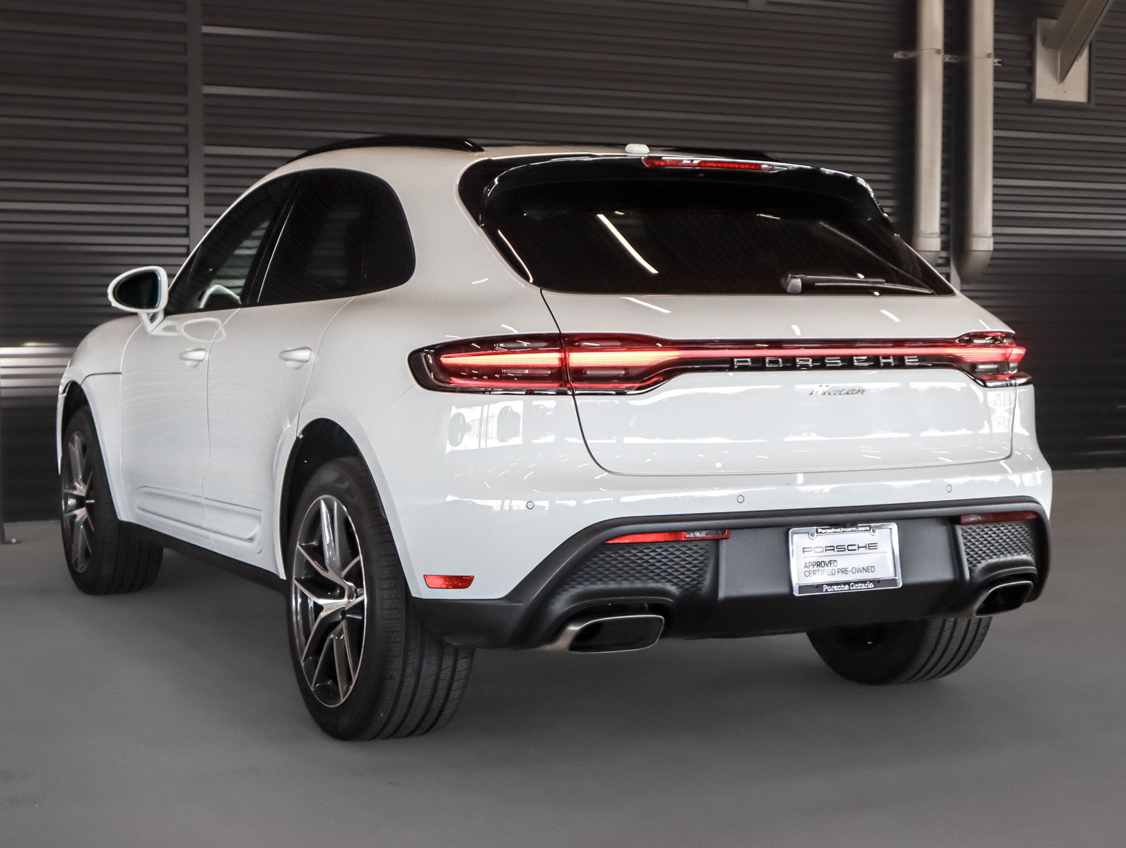Certified 2026 Porsche Macan AWD/4WD image 3