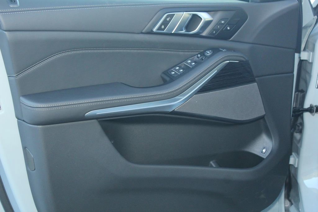 New 2026 BMW X5 xDrive50e image 18