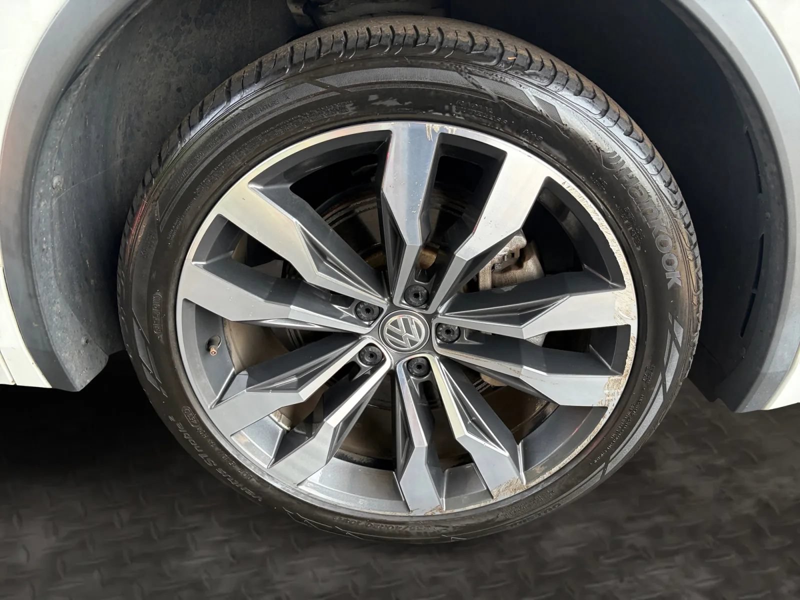 Used 2021 Volkswagen Tiguan SEL Premium R-Line AWD/4WD image 36