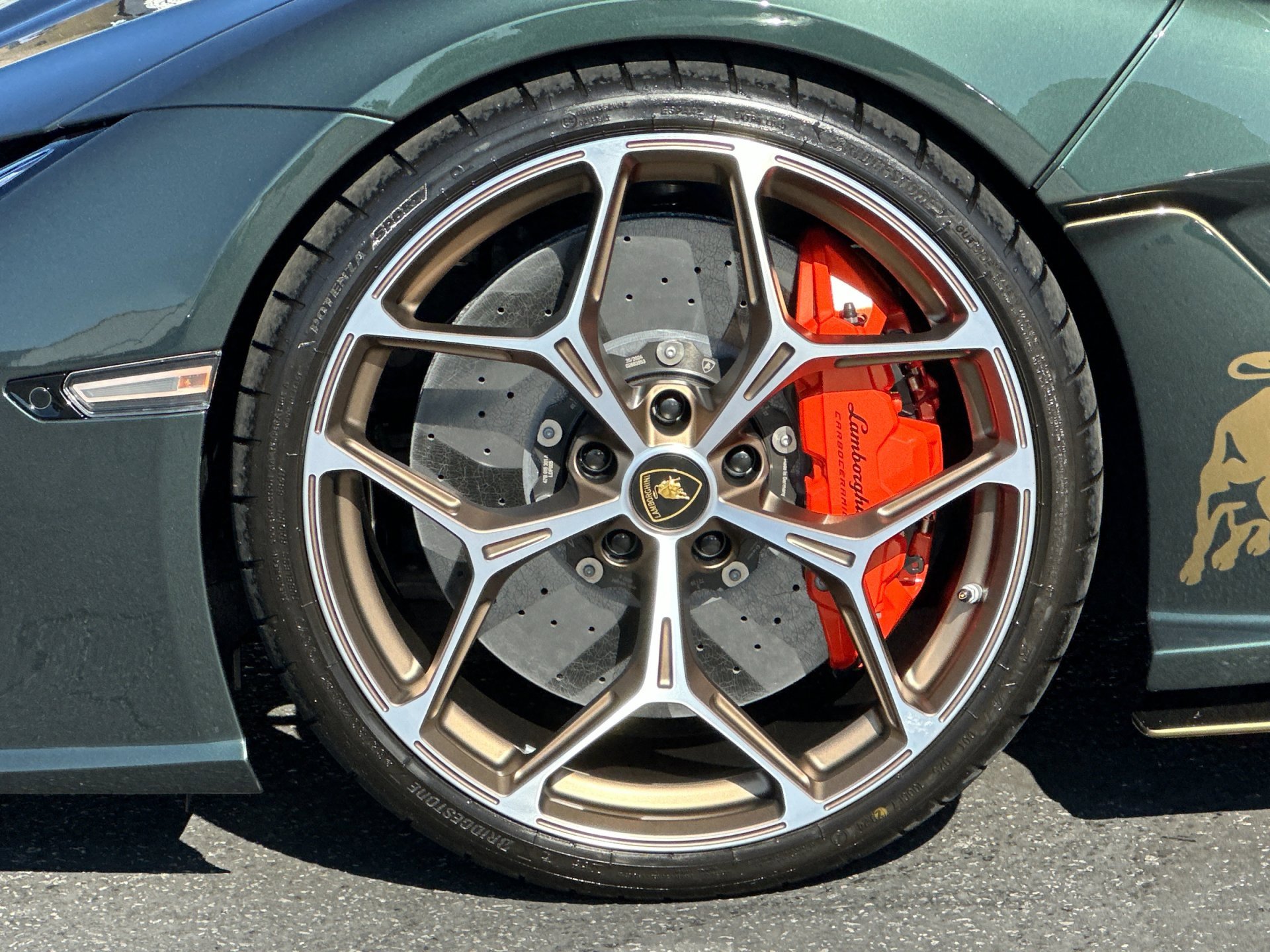 Used 2024 Lamborghini Revuelto image 9