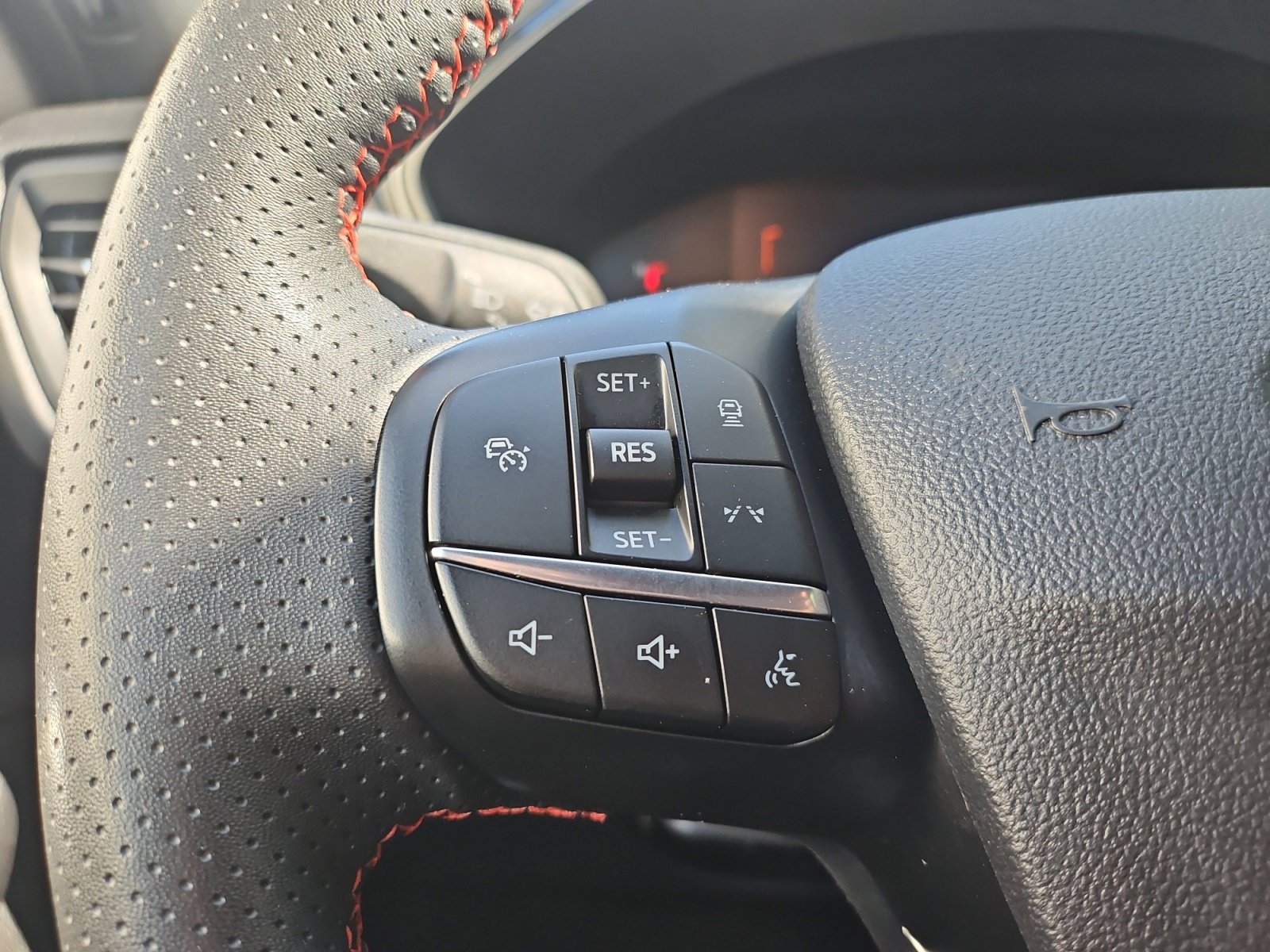 Used 2025 Ford Escape ST-Line w/ Tech Pack #1 FWD image 31