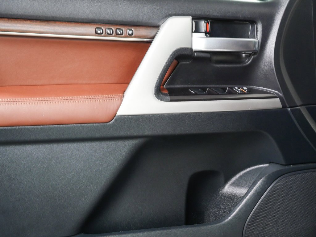 Used 2021 Toyota Land Cruiser image 6