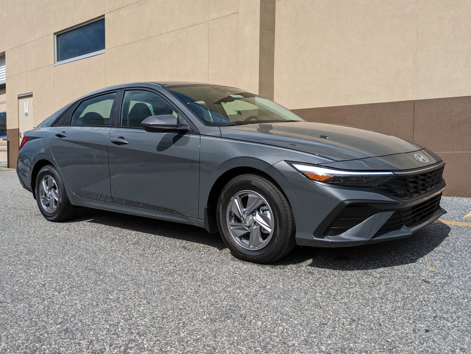 New 2026 Hyundai Elantra SE