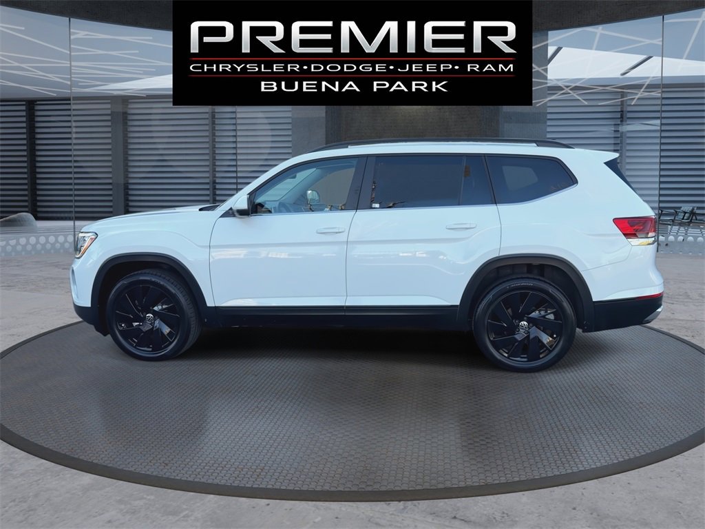 Used 2024 Volkswagen Atlas SE w/ Black Wheel Package image 5
