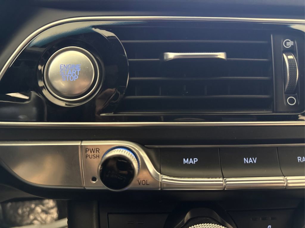 Used 2022 Genesis G70 3.3T image 34