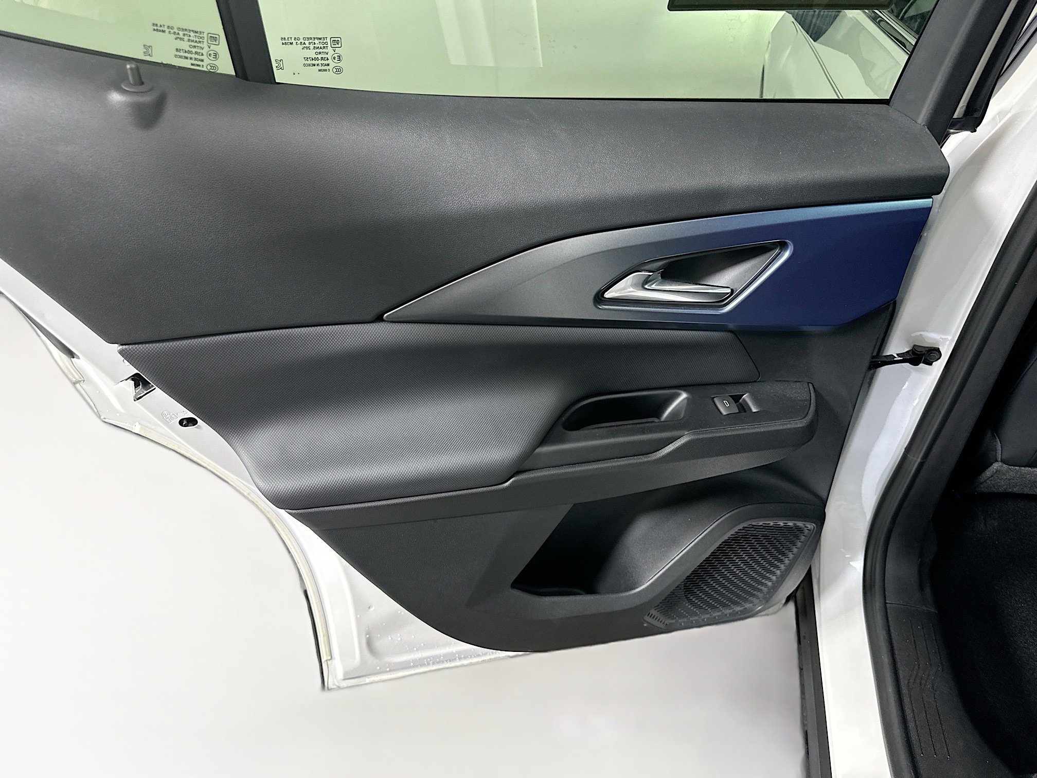 Used 2024 Chevrolet Equinox EV LT w/ LPO, Blackout Package FWD image 26