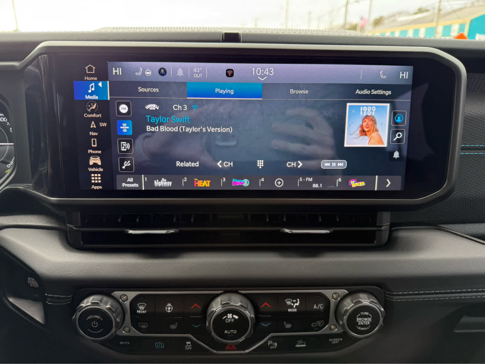 Used 2024 Jeep Wrangler Unlimited Rubicon 4xe image 22