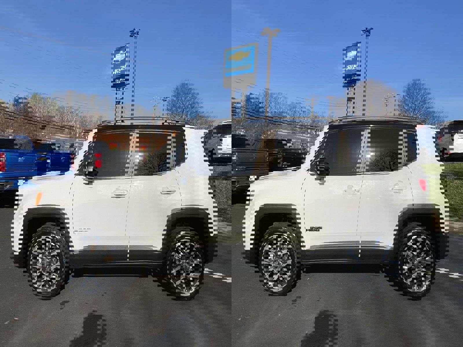 Used 2022 Jeep Renegade Limited w/ Sun, Sound & Wheels Group image 8