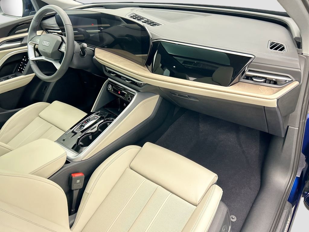 Used 2025 Audi Q5 Premium Plus w/ Premium Plus image 17