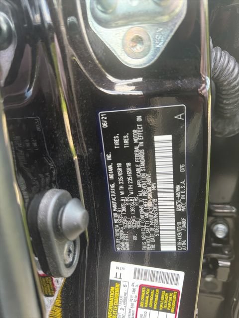 Used 2021 Toyota Highlander XLE AWD/4WD image 16