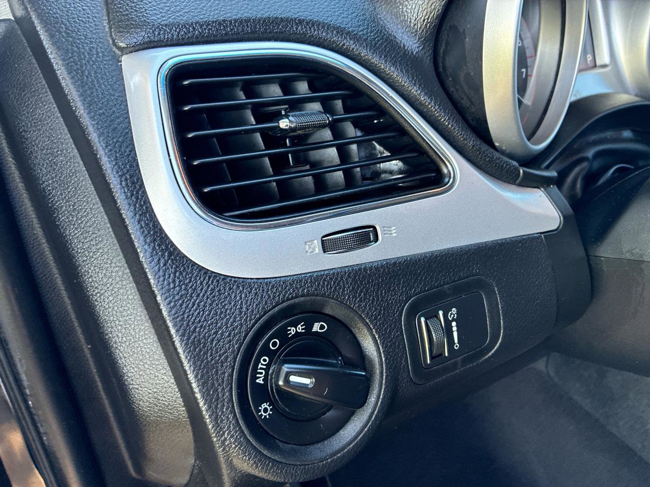 Used 2018 Dodge Journey SE w/ Blacktop Package image 19