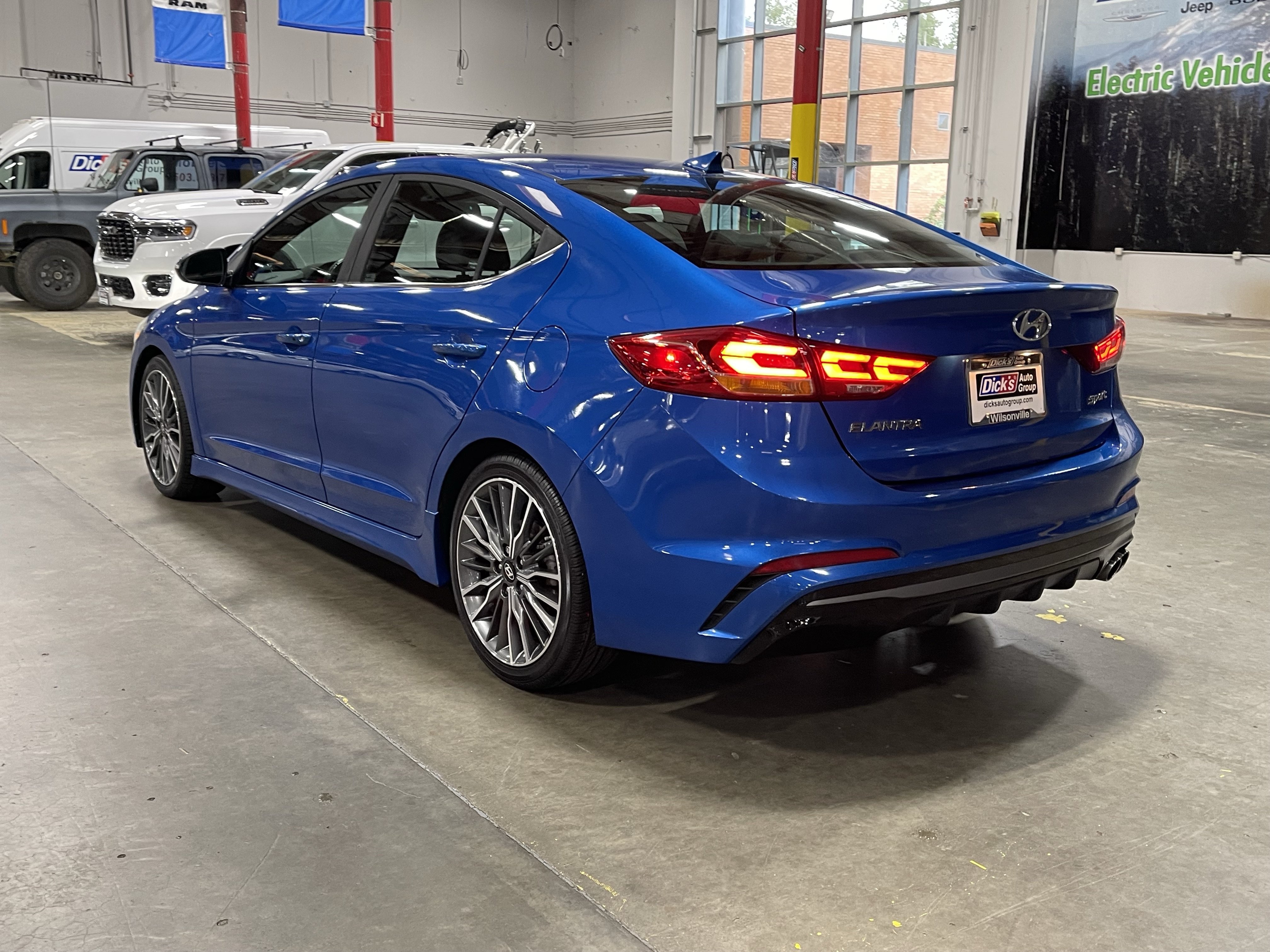 Used 2018 Hyundai Elantra Sport w/ Sport Premium Package 03 FWD image 3