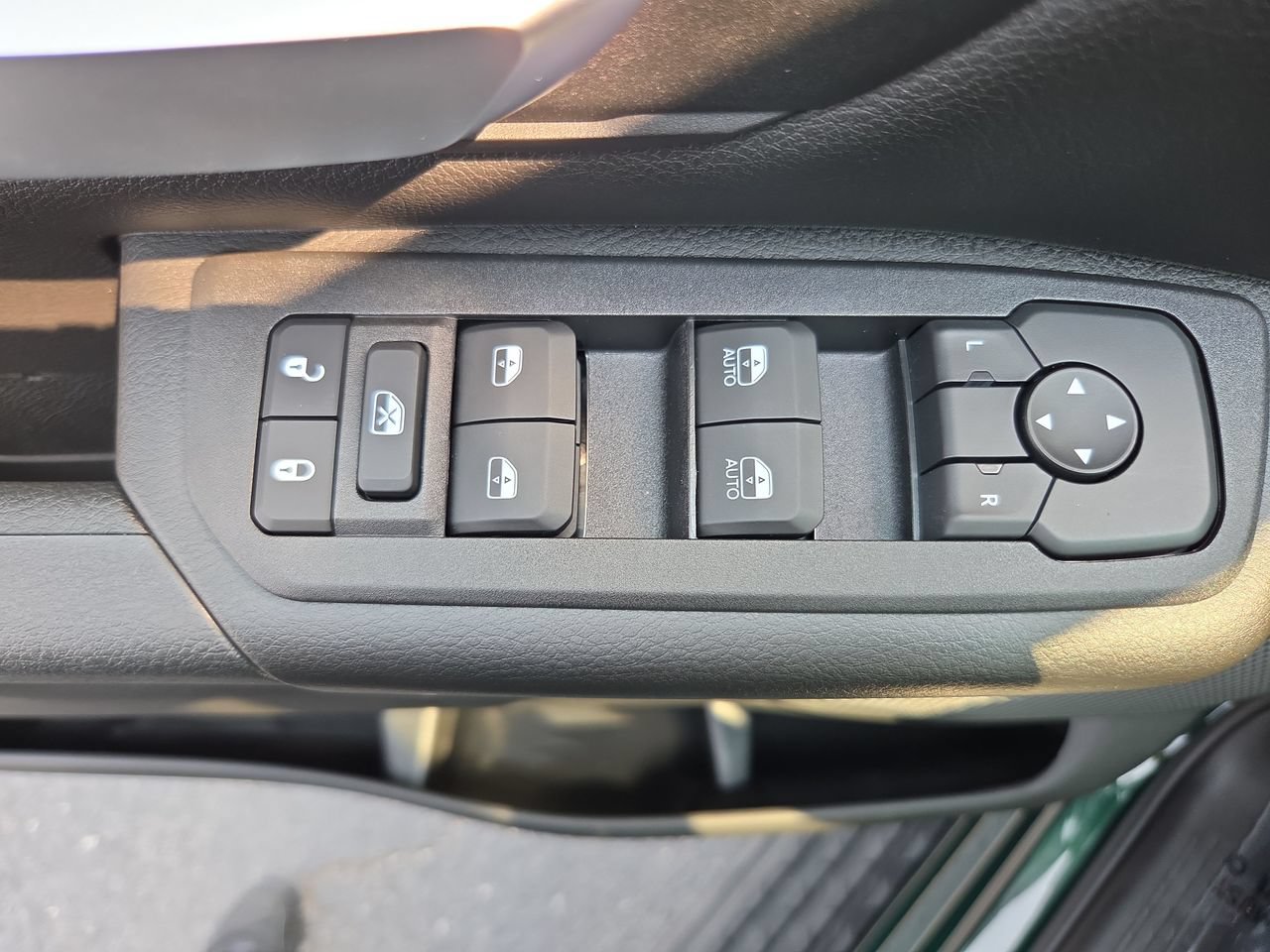 New 2026 RAM 1500 Express AWD/4WD image 19