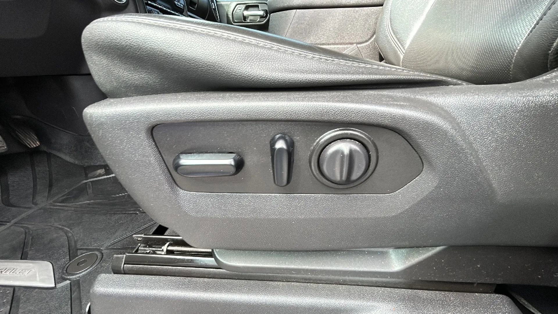 Used 2019 Chevrolet Silverado 1500 LTZ w/ LTZ Texas Edition image 18