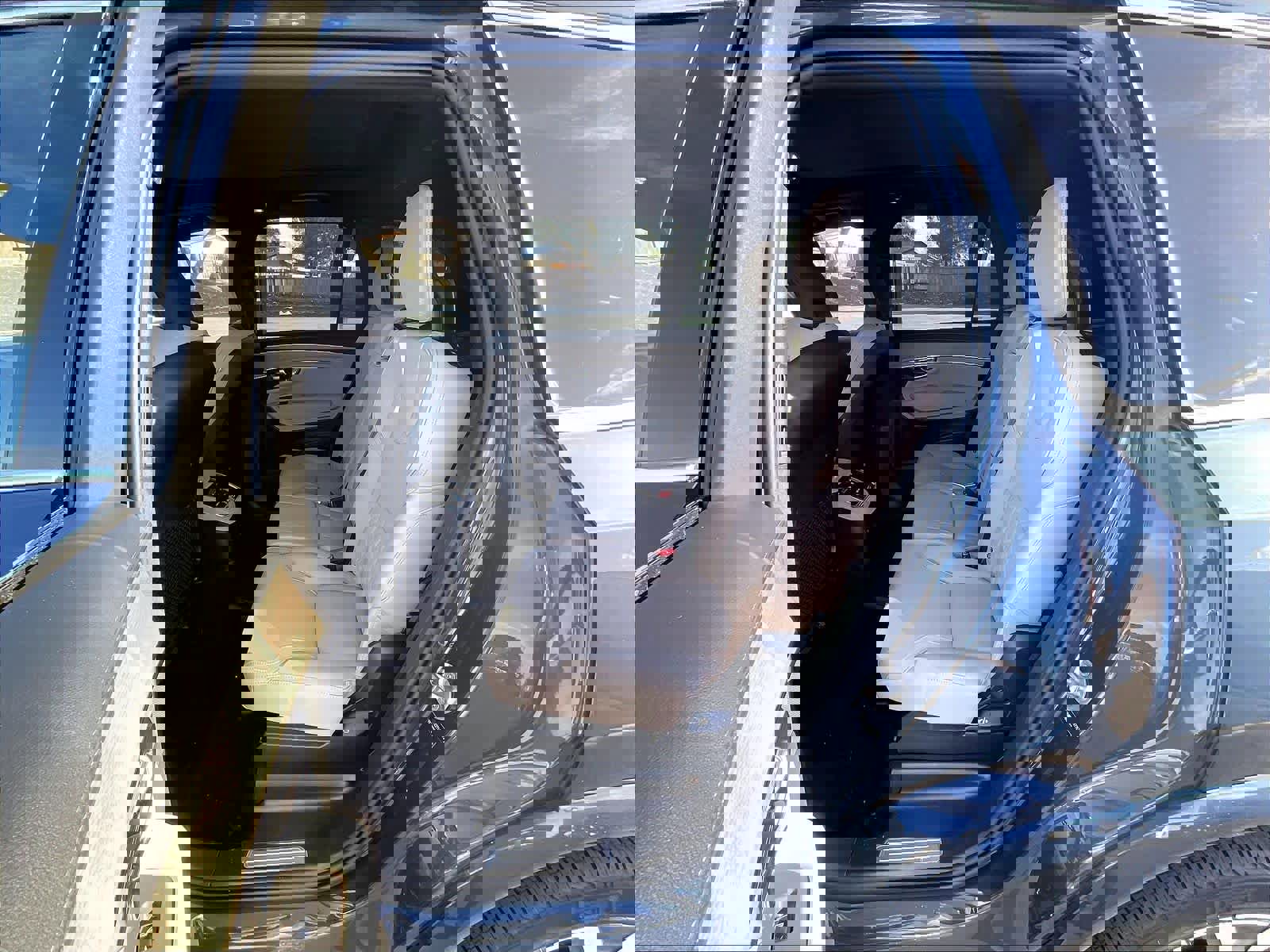 New 2026 Volvo XC90 T8 Plus w/ Protection Package Premier image 12