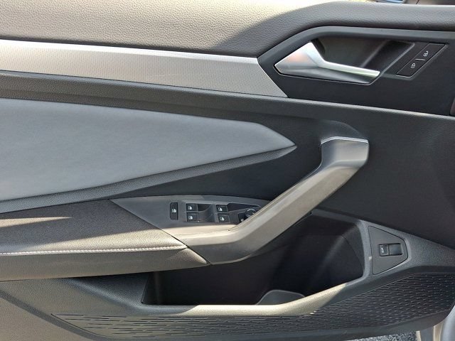 Certified 2025 Volkswagen Jetta SE FWD image 16