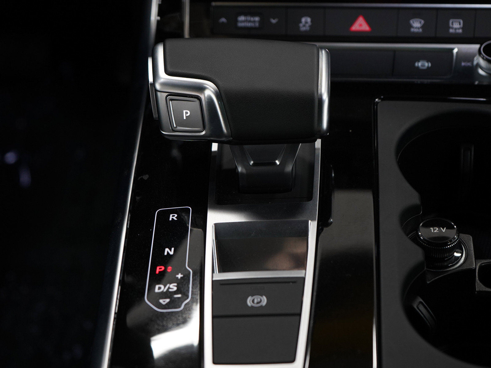 Used 2025 Audi Q8 Premium w/ Convenience Package AWD/4WD image 21