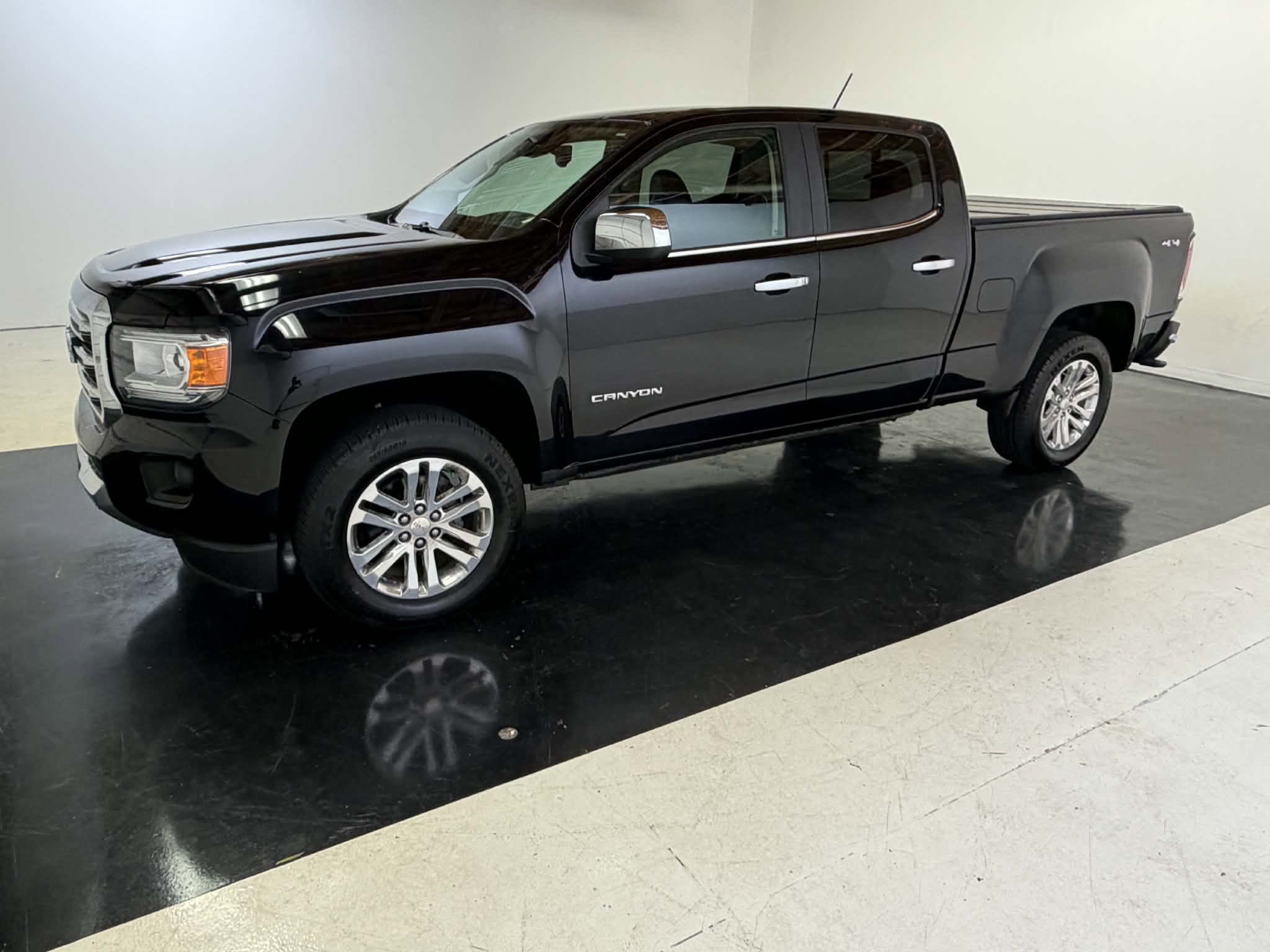 Used 2015 GMC Canyon SLT w/ Driver Alert Package AWD/4WD image 13