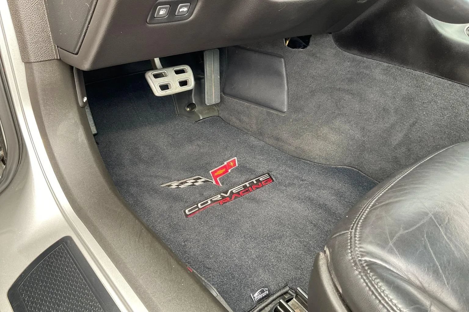 Used 2005 Chevrolet Corvette Coupe w/ Preferred Equipment Group RWD image 44