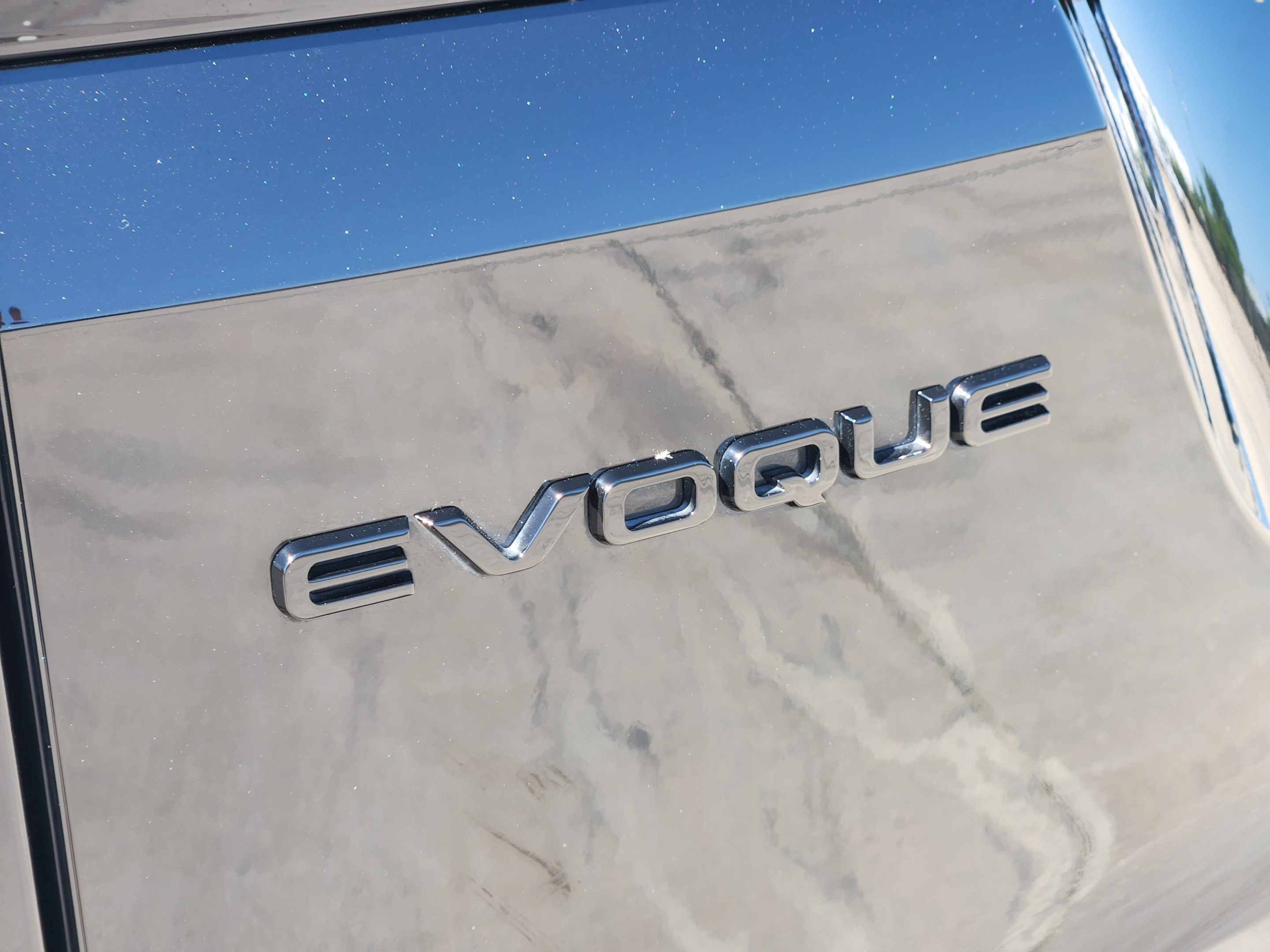 Used 2026 Land Rover Range Rover Evoque Dynamic SE AWD/4WD image 34