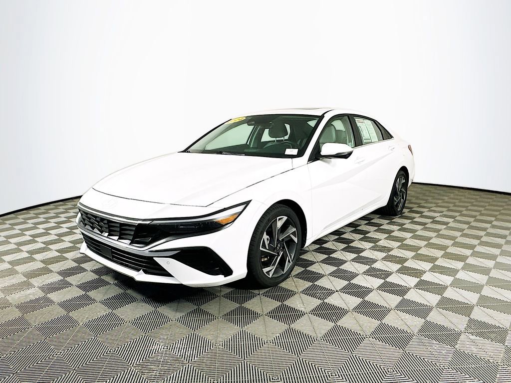 Used 2024 Hyundai Elantra Limited image 5