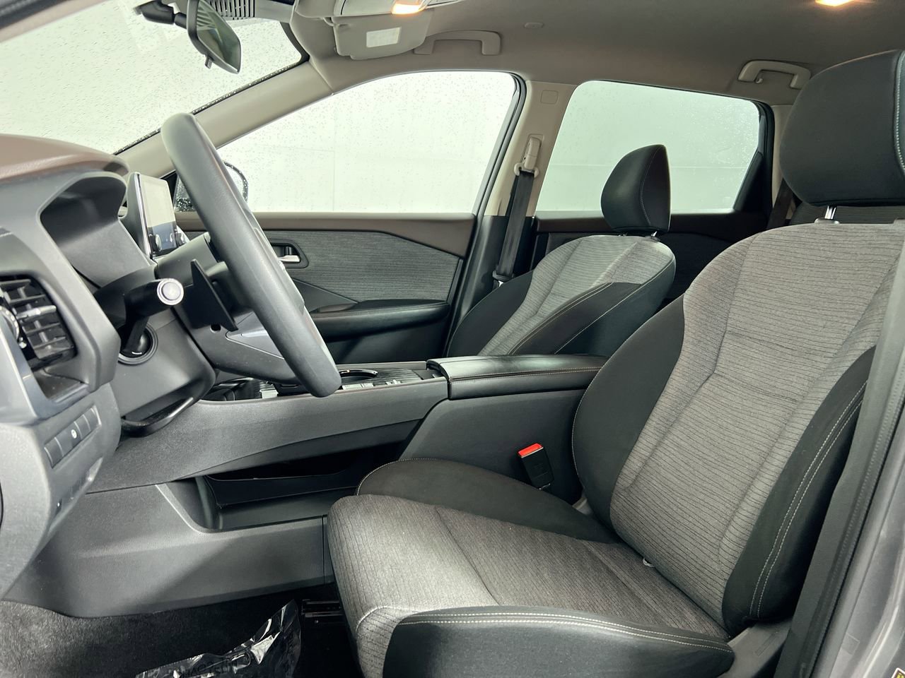 Used 2022 Nissan Rogue SV FWD image 11